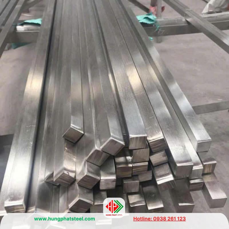 Hình ảnh minh họa các loại inox thép không gỉ phổ biến 304, 316, 201, 430 với chú thích